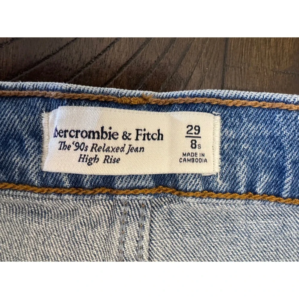 Abercrombie & Fitch 90s Relaxed High Rise Wide Leg Jean Light Wash Raw Hem 29 8S